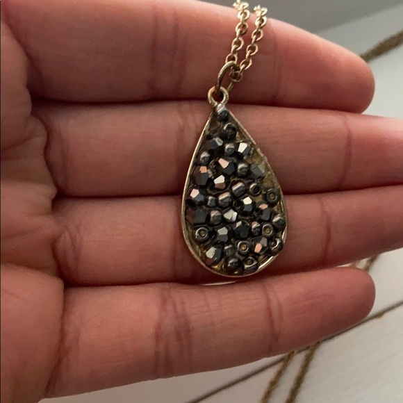 Gold necklace with black gem detail - long chain - Picture 2 of 4